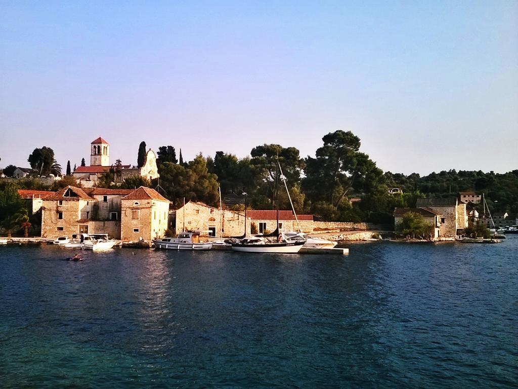 Apartmani Conar Veliki Drvenik Luaran gambar