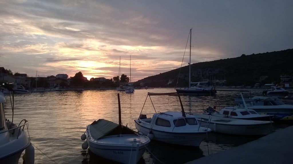 Apartmani Conar Veliki Drvenik Luaran gambar