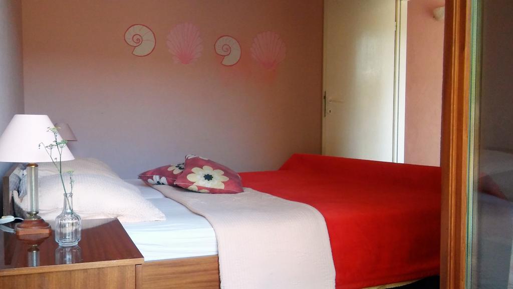 Apartmani Conar Veliki Drvenik Luaran gambar