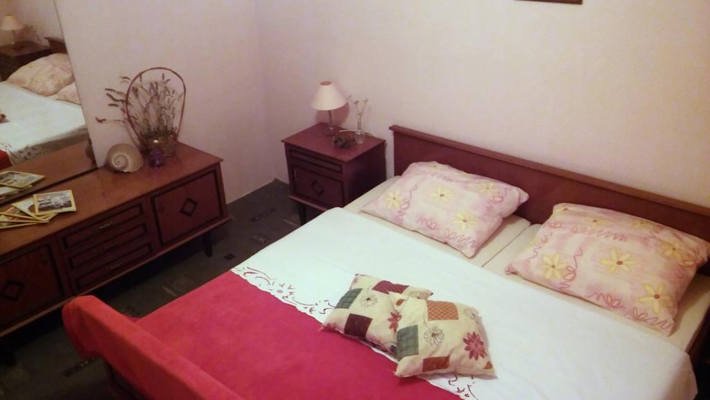 Apartmani Conar Veliki Drvenik Luaran gambar