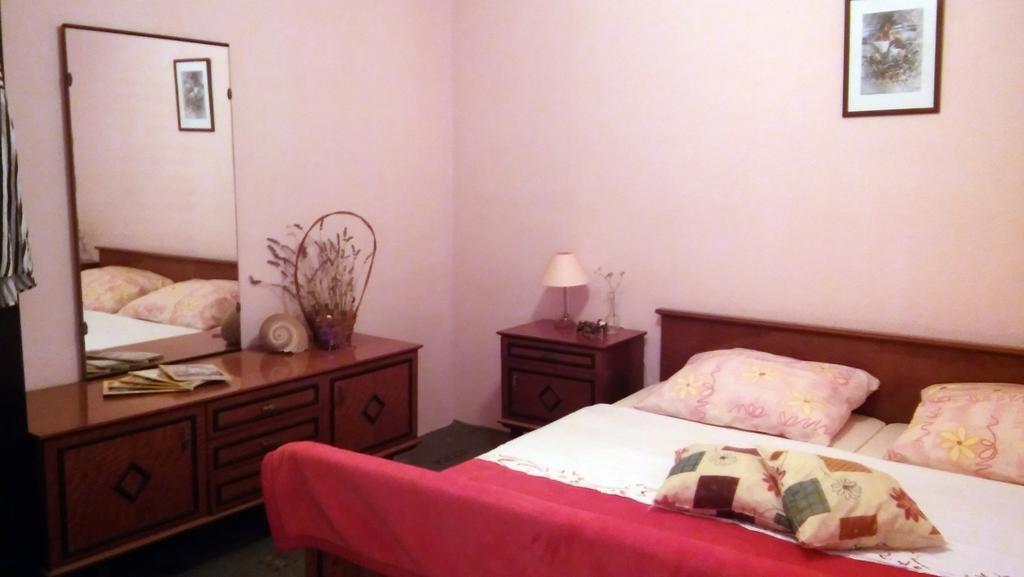 Apartmani Conar Veliki Drvenik Luaran gambar