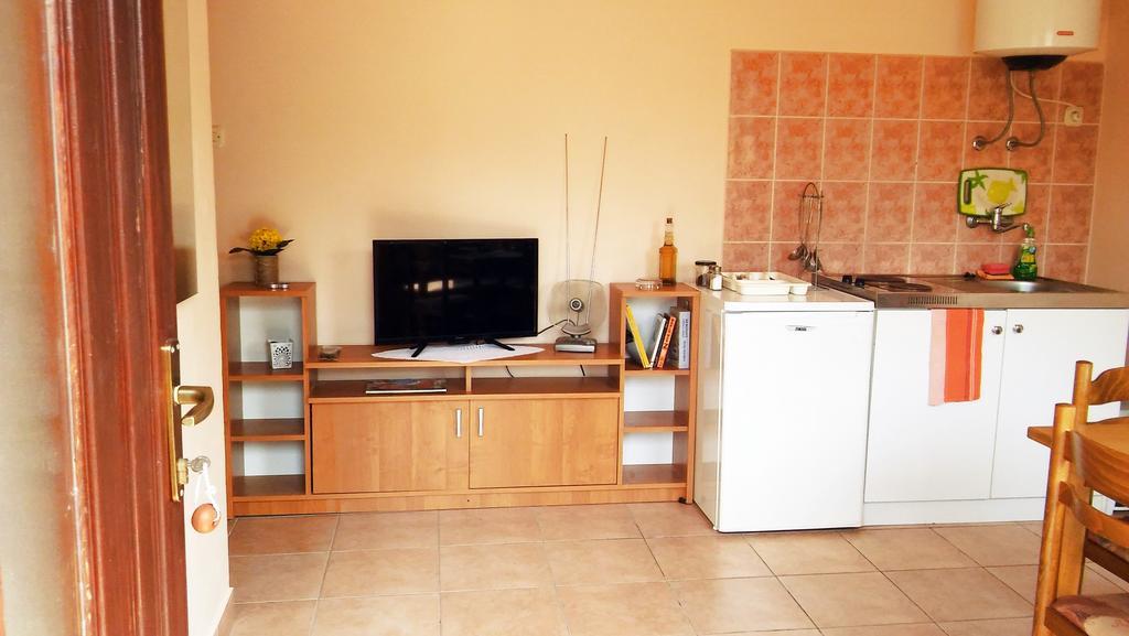 Apartmani Conar Veliki Drvenik Luaran gambar