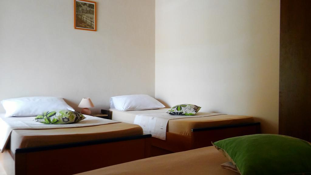 Apartmani Conar Veliki Drvenik Luaran gambar
