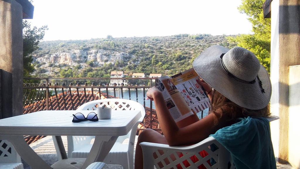 Apartmani Conar Veliki Drvenik Luaran gambar