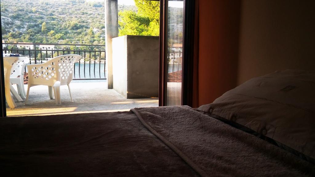 Apartmani Conar Veliki Drvenik Luaran gambar