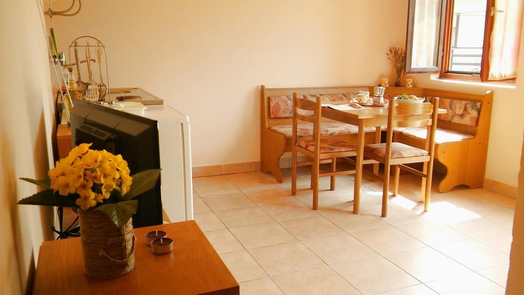 Apartmani Conar Veliki Drvenik Luaran gambar