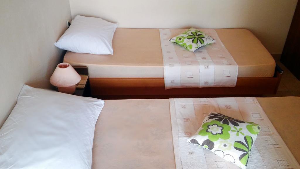 Apartmani Conar Veliki Drvenik Luaran gambar